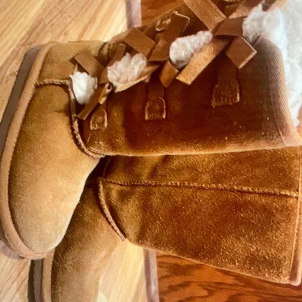 Kookaburra By UGG size 12